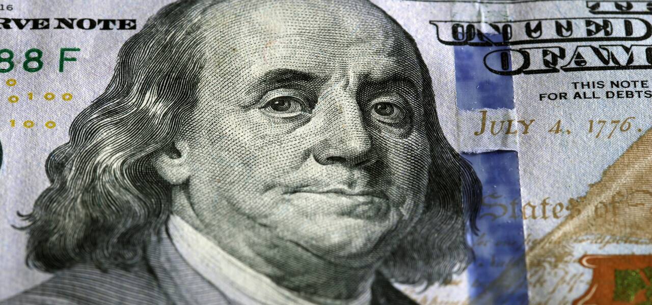 EUR/USD: level +1/8 MM bertindak sebagai resistensi
